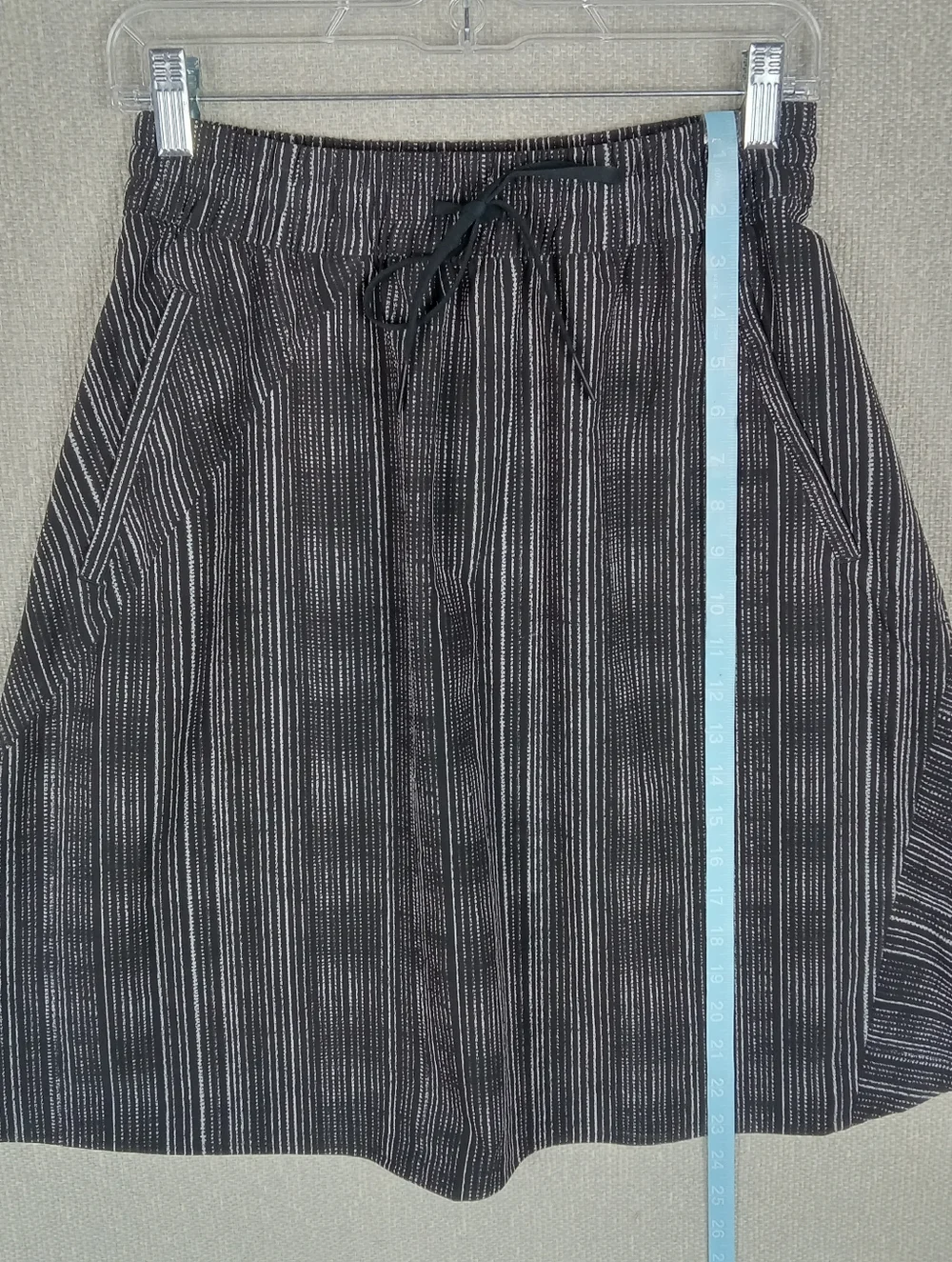 Athleta Arrival Skirt Womens 4 Amara Black Stripe Casual Comfort Office Pockets